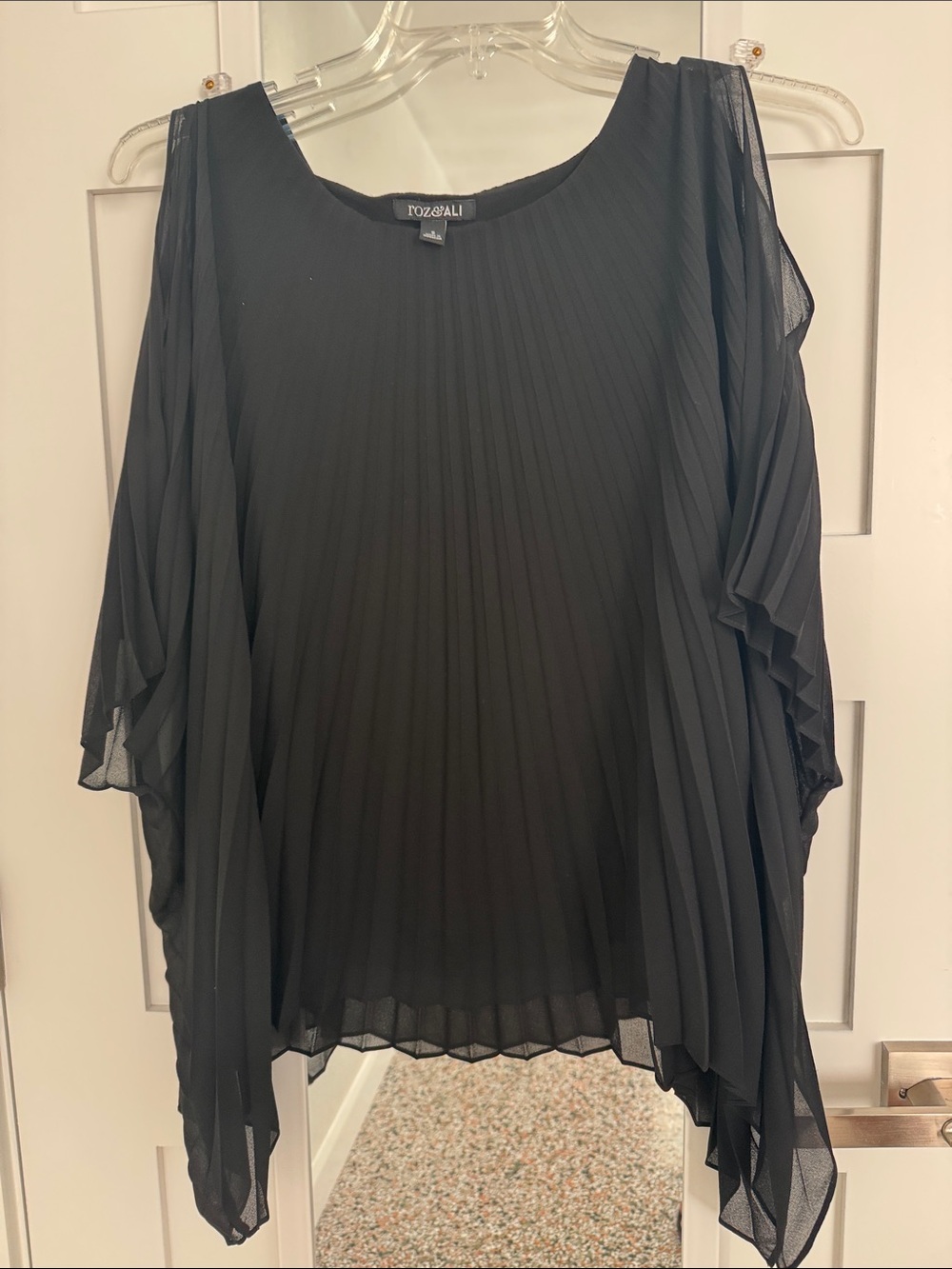 Roz & Ali Black Pleated Cold-Shoulder Top